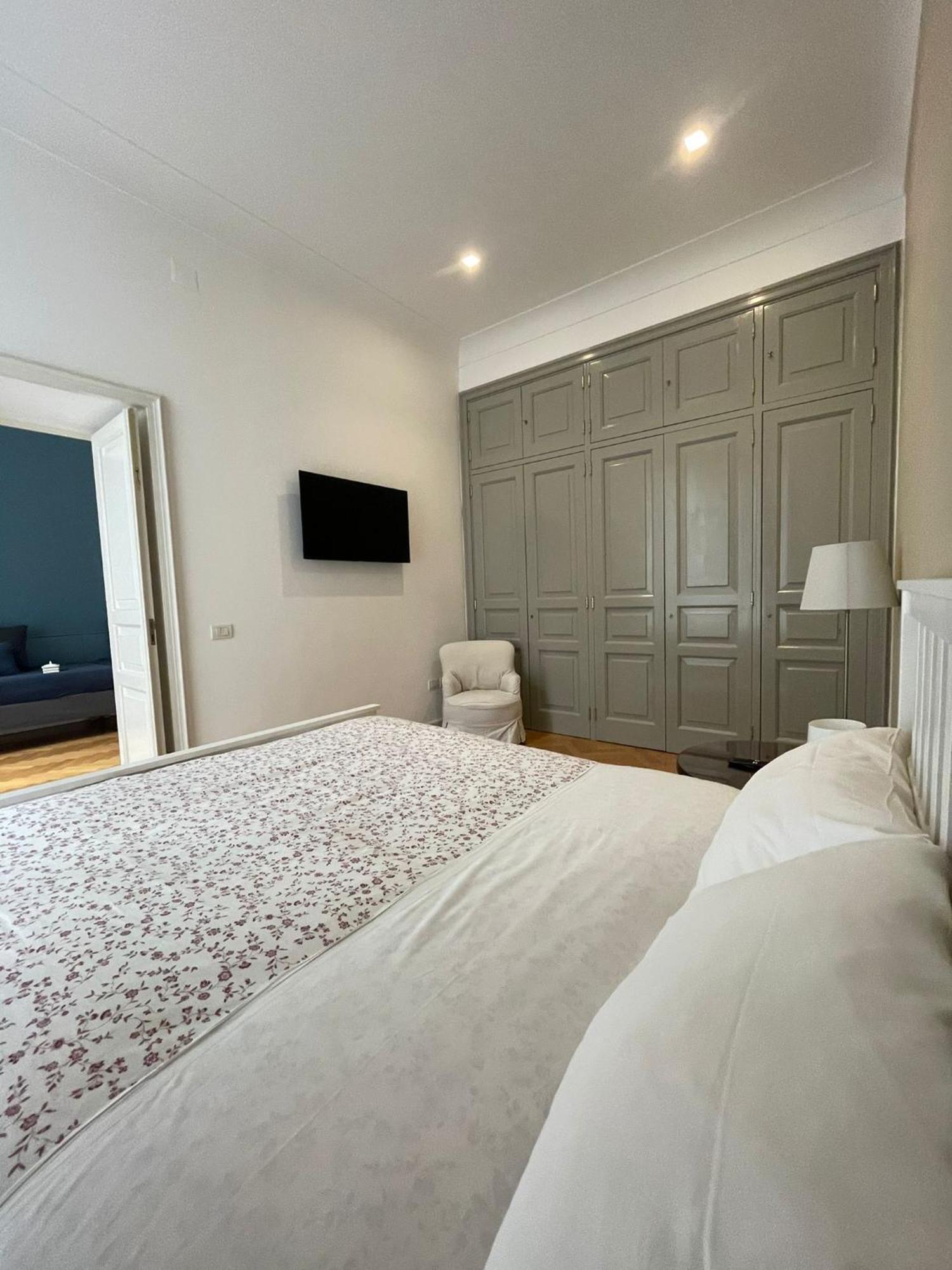 Napoliforever Chiaia Appartement *